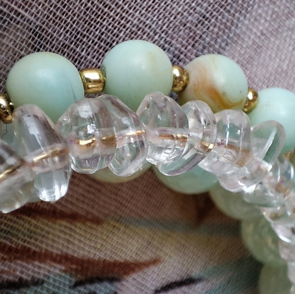 Talbot's Beaded Stone and Plastic Memory Wire Mint Green Mottled Clear NWOT - Picture 6 of 11